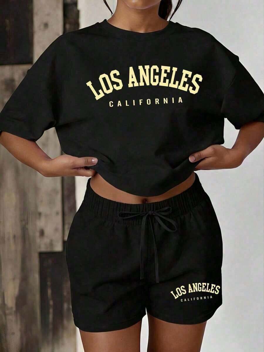 Local Store, A Women's Short-Sleeve Tee With A Retro American Style, Relaxed Fit, And Printed Design (Pants Are For Styling Suggestions Only). This Simple Yet Stylish Piece Features A Tropical-Themed Printed Letter Pattern, Making It A Must-Have For Creating A Laid-Back Holiday Look, Perfect For Occasions Like Labor Day And Mexican Independence Day. - 黑色 - 查看 1
