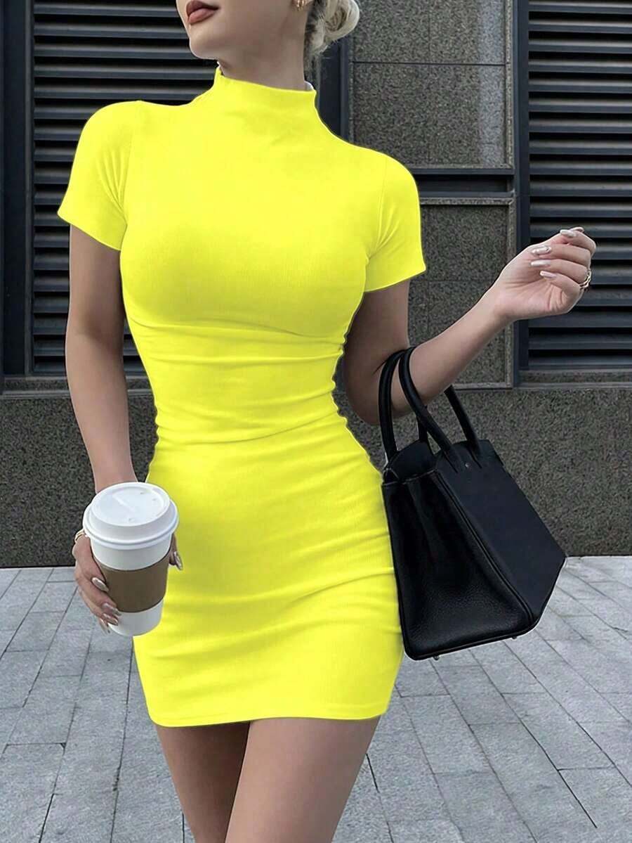 Vestido mini ajustado de manga corta con cuello alto de unicolor minimalista para uso casual y de oficina, para verano - Amarillo - Ver 1