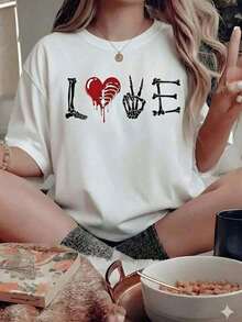 100% Pure Cotton, Breathable And Gentle On The Skin. Classic Crew Neck Design, Slim Fit, And Flattering For All Body Types. Fashionable Print With A Minimalist Style And High-Quality Finish. Unisex Design Perfect For Matching Outfits, Ideal For Everyday Wear, Dates, Leisure, And Streetwear – Versatile And Timeless. - 白色 - 查看 1