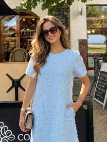 [Beso de ángel] Vestido midi elegante francés para mujer 2026 Verano, nuevo vestido corto de estilo vacacional de cuello redondo con bordado 3D gracioso de alta gama en blanco - Lavado ligero - Ver 1