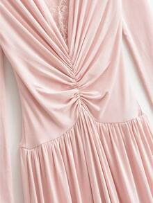 Long Dress With A Combination Of Lace And A V-Neck, Long Sleeves, A Fitted Cut That Stylizes The Figure And Enhances Elegance. - Pink - View 4