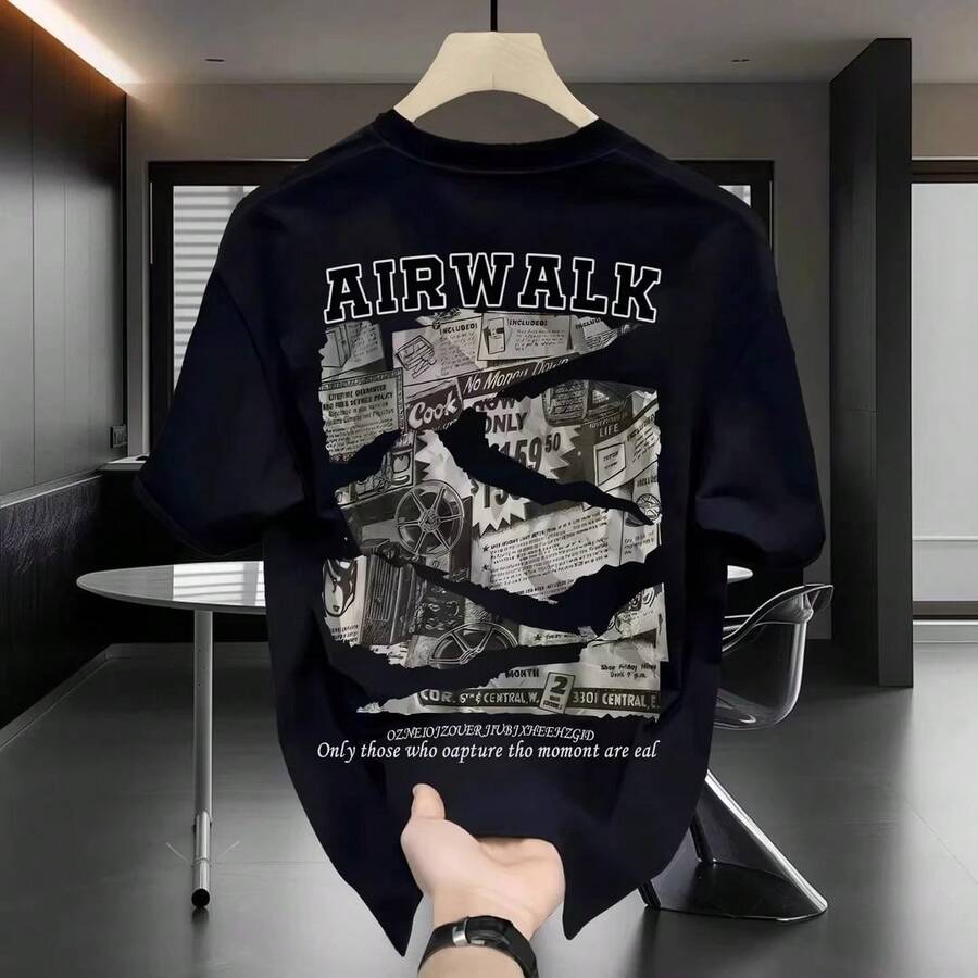 [Ropa de Hombre de Alta Calidad]Camiseta de Manga Corta de Algodón Puro, Versátil, Corte Holgado, Estampado Minimalista, Diseño Creativo, Marca de Moda F7AO - 250 g de algodón puro - periódico negro - Ver 1