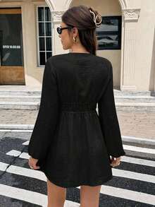 Vestido corto elegante de manga larga con cuello en V profundo y lazo delantero, de unicolor para mujer - Negro - Ver 2