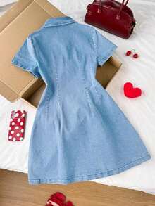 Vestido de mezclilla casual de manga corta con botones y cuello polo para mujer, vestido de verano, vestido de Navidad, vestido de San Valentín, vestido de Año Nuevo, vestido de fiesta para mujer, vestido elegante para mujer, vestido casual para mujer, vestido azul, vestido de mezclilla azul con botones dorados y cuello polo casual de diseño de línea A de manga corta para mujer - Lavado ligero - Ver 2