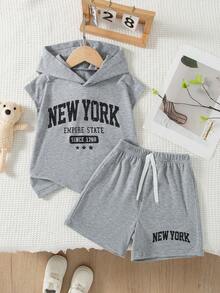 Bộ 2 món thời trang thường ngày cho bé trai, gồm áo hoodie tay raglan in chữ và quần short giả dây rút, thích hợp cho mùa xuân/hè. - Xám - Xem 1