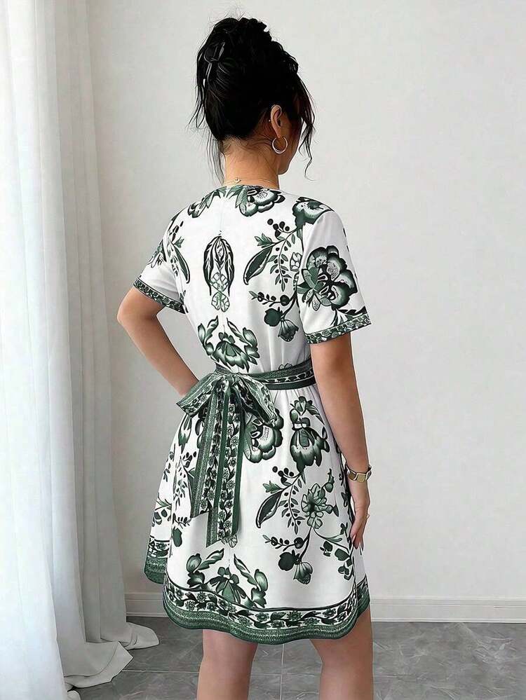 Vestido corto de manga corta estampado, de estilo bohemio, elegante, de moda y romántico para vacaciones y uso casual para mujer - Verde - Añade 2
