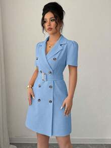 Vestido corto de verano de unicolor con lazo en la cintura, doble botonadura, mangas abullonadas y cuello con solapa - Azul - Ver 4