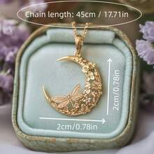Colar de Pingente de Cobre com Libélula da Lua Elegante e Delicada e Floral, Adequado para Mulheres, Belamente Projetado em Estilo Natural, Adequado para Uso Diário e Festa de Aniversário - Dourado - Visão 4