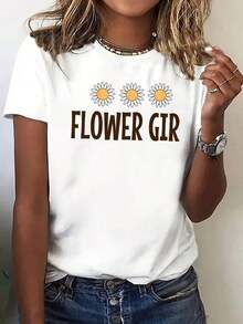 Camiseta deportiva de manga corta para mujer - Diseñada con un patrón de tres margaritas, con centro amarillo y pétalos blancos.Tiene un diseño impreso y es lavable a máquina. - Blanco - Ver 1