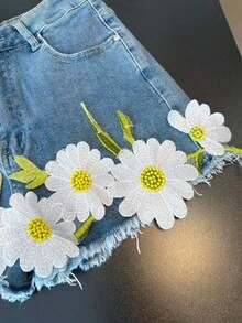 ALO FASHION Shorts vaqueros bohemios y sexys para mujer con apliques de flores de margarita, de largo corto y tejido elástico para looks casuales de verano. - azul real - Ver 2