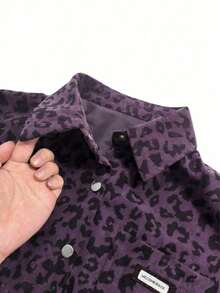 Camisa de manga larga con botones, bolsillos y estampado de leopardo de pana para vacaciones - Morado - Ver 2