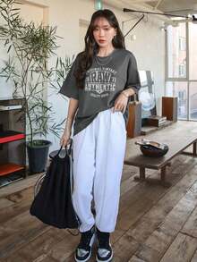 Camiseta de verano de estilo oversize con gráfico de letra y hombros caídos - Blanco - Ver 4