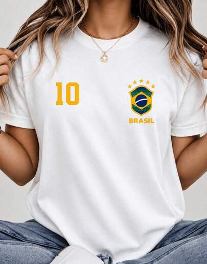 Camiseta feminina respirável de algodão para torcedora do Brasil, manga curta, gola redonda e modelagem regular.