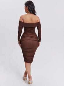 Vestido De Malla Entallado Con Hombros Descubiertos Con Pliegues - Marrón Chocolate - Ver 2