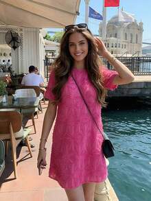 [Beso de ángel] Vestido midi elegante francés para mujer 2026 Verano, nuevo vestido corto de estilo vacacional de cuello redondo con bordado 3D gracioso de alta gama en blanco - Rosado Sandía - Ver 1