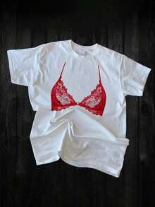 Camiseta con diseño de sostén rojo - Diseño inspirado en lencería juguetona, camiseta cuello redondo de encaje moderno, regalo de estilo para amigas - Negro - Ver 4