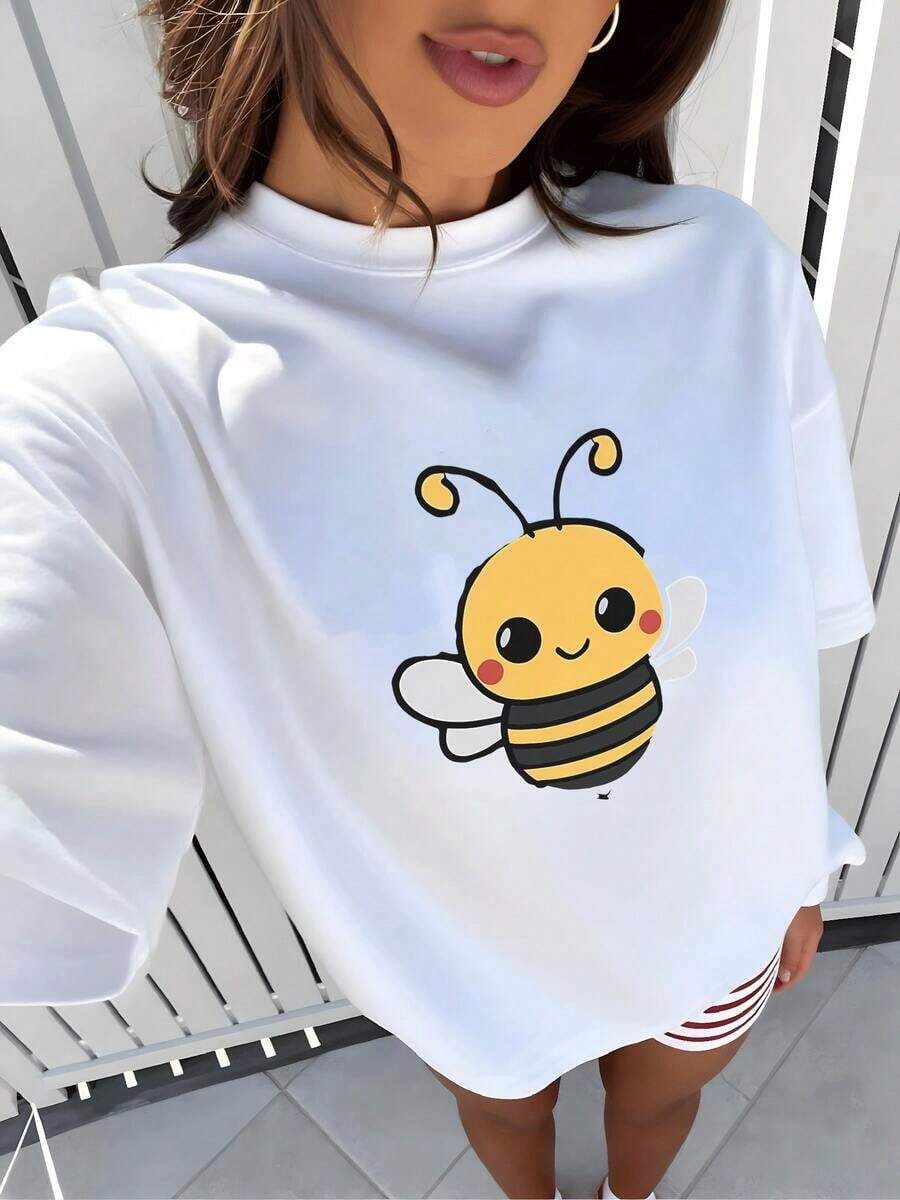 Fashion Printed T-Shirts For Women, Oversized Streetwear Tops, Comfortable And Stylish All-Match Summer Tees. Smiling Bee With Red Cheeks Conveying Joy And Positive Energy, A Symbol Of Teamwork And Sweetness. Soft And Comfortable Cotton T-Shirt For Women. - 白色 - 查看 1