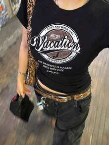 Playera corta ajustada para mujer cuello redondo manga corta, estilo chica atractiva con estampado de letras nuevo de verano.Corte delgado y juvenil, súper trendy y cómoda para el día a día, salidas casuales y lucir un look llamativo y moderno. HDF0 - Negro - Ver 8