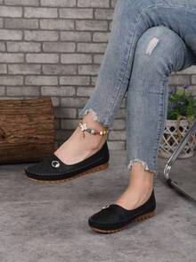 Women's Solid Color Casual PU Leather Strap Comfortable Lightweight Indoor/Outdoor Slippers, All Season - Black - View 6