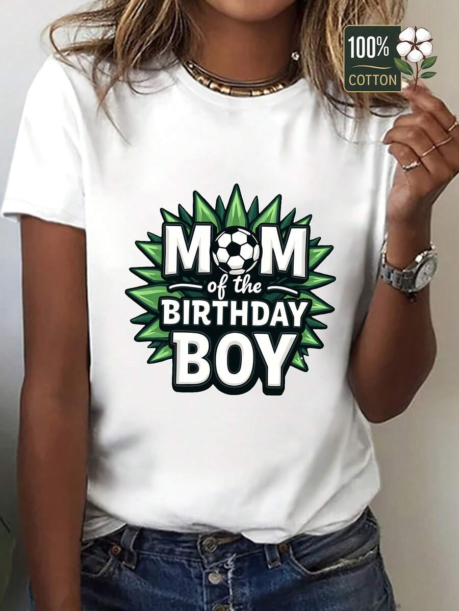 Celebra el cumpleaños de tu pequeño futbolista con esta linda playera "Mom of the Birthday Boy", con balón y detalles verdes. - Blanco - Ver 1