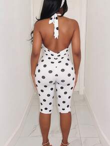 Bộ jumpsuit lửng hở lưng, cổ yếm, họa tiết chấm bi DOUCIU gợi cảm kèm băng đô, thích hợp cho hộp đêm. - trắng - Xem 2