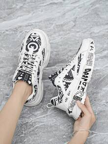 Giày thể thao in họa tiết graffiti, đế dày chống trượt, chống mài mòn, kiểu dáng casual, đế chunky. - Đen và trắng - Xem 1
