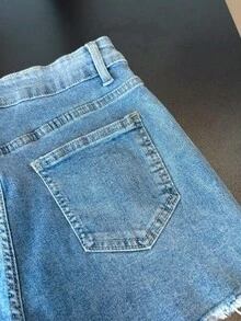 ALO FASHION Shorts vaqueros bohemios y sexys para mujer con apliques de flores de margarita, de largo corto y tejido elástico para looks casuales de verano. - azul real - Ver 5
