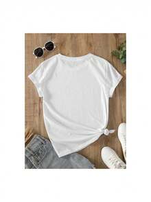 Women's Casual Summer T-Shirt With A Round Neck, Fitted Silhouette, And Short Sleeves, Featuring An Oil Painting Print With Floral, Heart, Cherry, And Lettering Designs. Simple, Casual Fabric With A Sporty Style, Perfect For Everyday Wear And A Valentine's Day Date. - 白色 - 查看 3