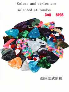 一款轻便易携的尤克里里玩具。配备舒适的尼龙琴弦，并附赠拨片。齿轮式调音旋钮可实现精准调音。适合初学者和音乐爱好者，这款尤克里里是广受欢迎的节日礼物，能够模仿沙特阿拉伯乌德琴的演奏风格。 - 彩色 - 查看 12