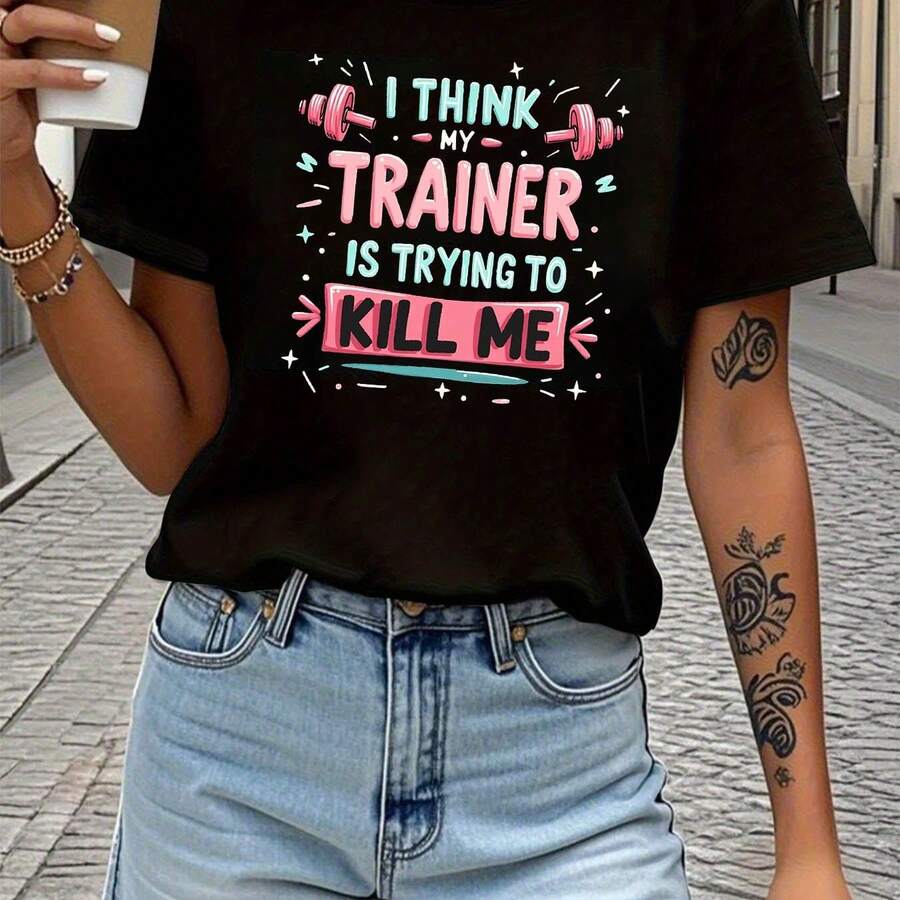 Camiseta negra de manga corta con cuello redondo para mujer con estampado "Mi entrenador está intentando matarme", top deportivo informal, corte regular, tejido ligeramente elástico.