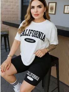 Conjunto de estilo nuevo 2026, solo se vende la camiseta (los pantalones son solo para referencia de combinación). Camiseta estampada de corte holgado. Una pieza minimalista y moderna con estampado de letras tropicales, un artículo imprescindible para un estilo relajado en vacaciones. Perfecto para ocasiones como el Día del Trabajo y el Día de la Independencia de México. - Negro - Ver 7
