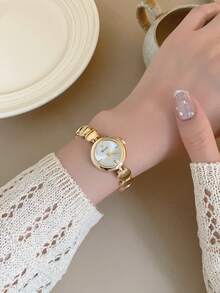 Este reloj de cuarzo con patrón de bambú cuadrado en oro/plata es adecuado para el uso diario, y también es un regalo perfecto para cumpleaños y Navidad. - Dorado - Ver 4