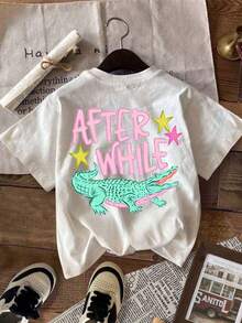 Esta camiseta casual de manga corta y cuello redondo presenta un popular estampado de cocodrilo, un tatuaje de cocodrilo y un eslogan, lo que la hace perfecta para la primavera y el verano. Camiseta de Mujer - Blanco - Ver 6