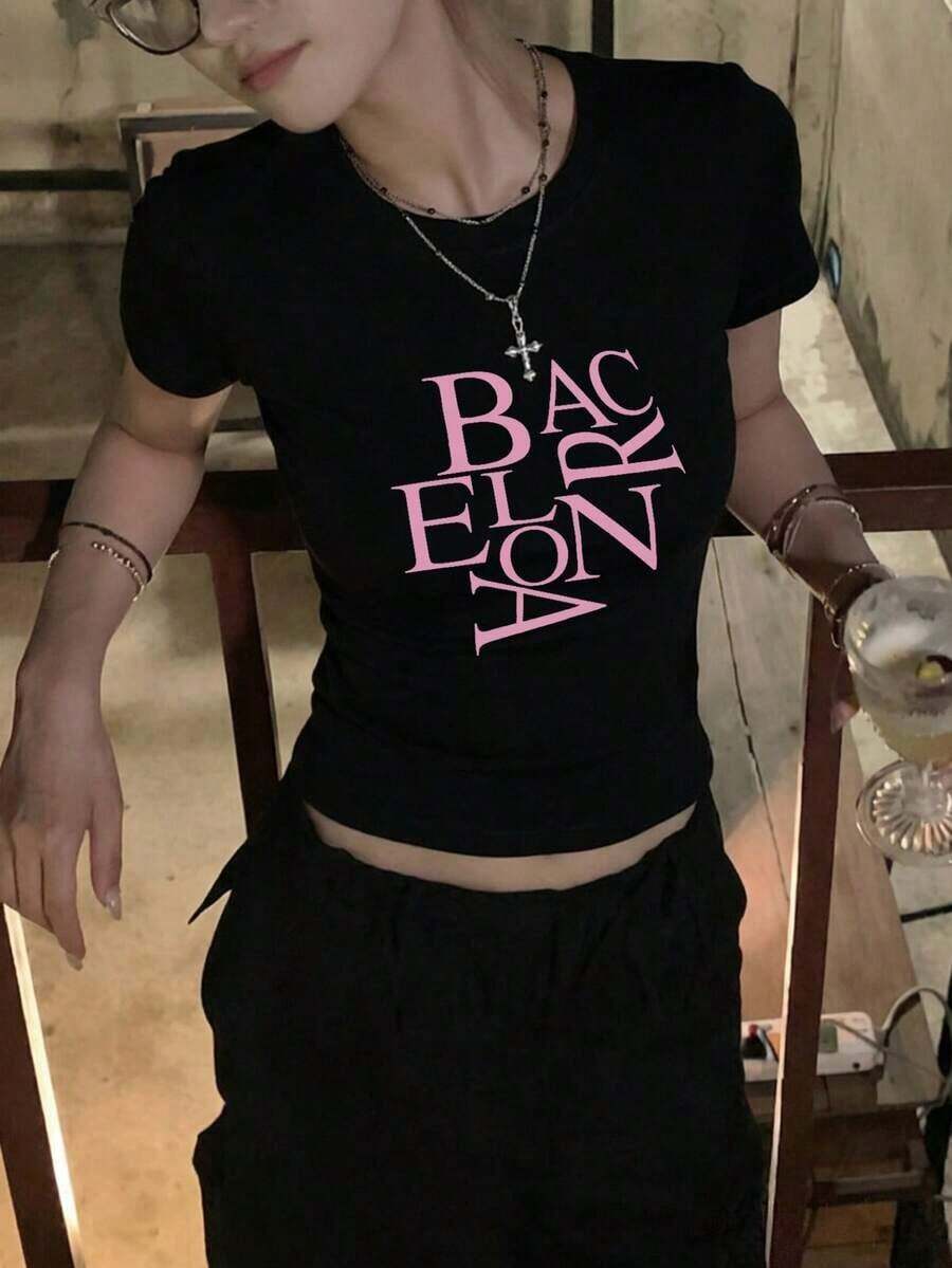 Playera blanca cuello redondo manga corta para mujer, estilo baddie juvenil , estampado de letras nuevo verano, corte ajustado ombliguero, súper linda para looks casuales, salidas y uso diario PV1R - Negro - Ver 1