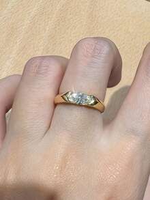 ConiiW Nhẫn đôi/nhẫn cưới bằng bạc Sterling 925, đính đá Moissanite hình quả lê 1 carat, kích thước 5*10mm. Thiết kế thời trang, cổ điển, tối giản, thanh lịch, độc đáo, ngọt ngào và tươi mới. Thích hợp để đeo hàng ngày, cầu hôn, đính hôn, cưới hỏi, dự tiệc, họp mặt, du lịch, kỳ nghỉ, hẹn hò, cũng như làm quà tặng cho Ngày Valentine, Halloween, Lễ Tạ ơn, Lễ Phục sinh, Giáng sinh, sinh nhật, kỷ niệm, dạ hội, hẹn hò và các dịp khác. - Vàng - Xem 3