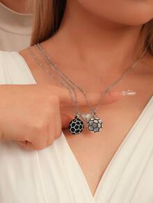 ATLVXJL 2pcs/Set Luminous Couple Heart Oil Painting Football Necklace Set, Casual Couple Jewelry Suitable For Daily Wear And Valentine's Day Gift - Multicolor - View 2