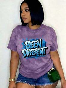 Women's Oversized Graphic Print Short Sleeve T-Shirt, Blue Graffiti Inspired Design, Fashionable Women's Clothing, Retro Y2K Style, Ideal For Campus Lovers, Commuting, Music Festivals, Brunch Dates, Versatile Printed Tee, Versatile Basic Short Sleeve Tee, Versatile Basic Short Sleeve Tee, Versatile Basic Short Sleeve Tee, Versatile Basic Short Sleeve Tee. - 紫色 1 - 查看 12