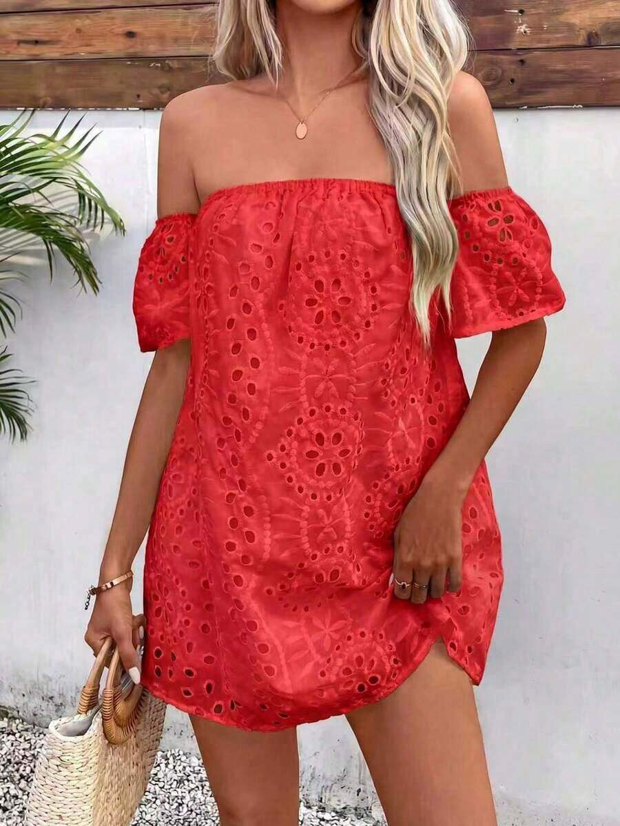 Vestido de verano de unicolor para mujer con hombros abiertos, con patrón bordado calado, mini vestido corto para vacaciones y playa - Rojo - Ver 1
