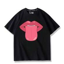 El rock and roll es un pasatiempo de las mujeres. El mismo estilo de ropa de cosplay que usa Rilisa Suzukinomi incluye camisetas de manga corta tanto para hombres como para mujeres. - Negro - Ver 4
