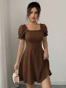 Vestido midi de mujer con cuello cuadrado, mangas abullonadas, cordón en la cintura y volantes en el bajo, estampado de pequeñas flores - Café integral - Ver 6