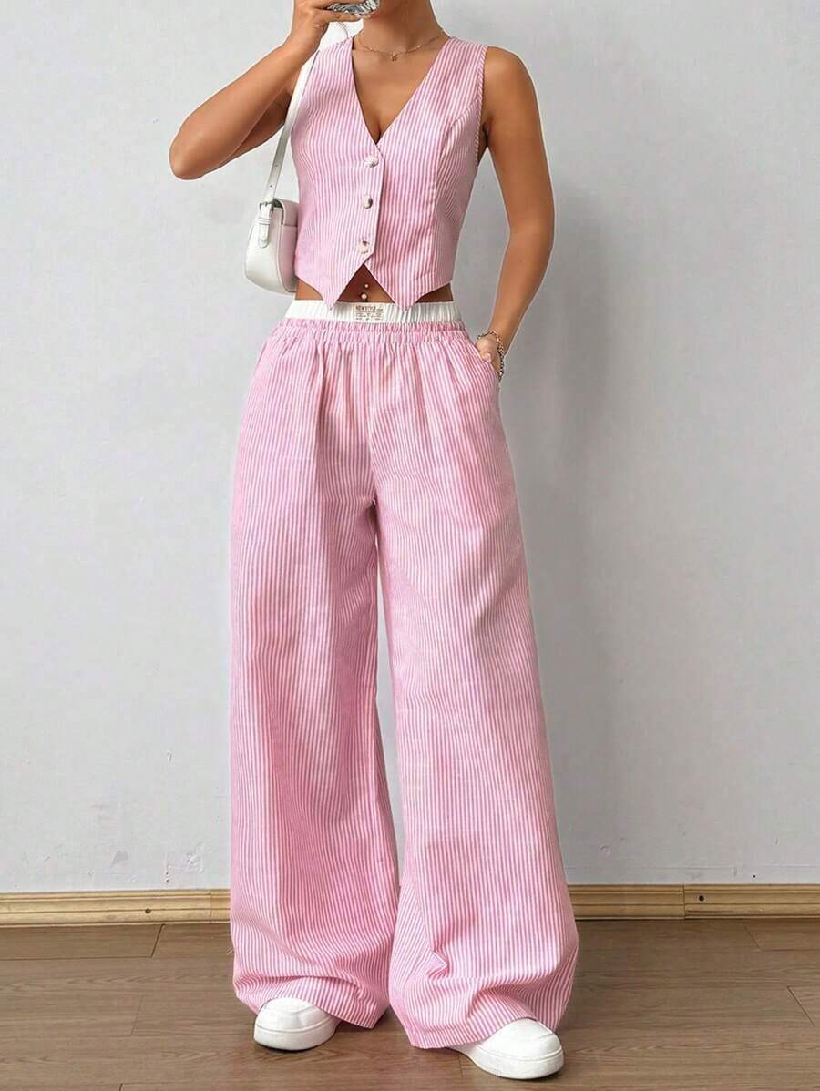 Conjunto de dos piezas con blusa sin mangas con rayas, cuello en V y botones frontales y pantalones con bolsillo de parche - Multicolor 3 - Ver 1