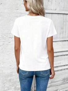 Playera con arte de rostro femenino en línea continua, estilo abstracto y minimalista, ideal para looks chic y modernos. - Blanco - Ver 2