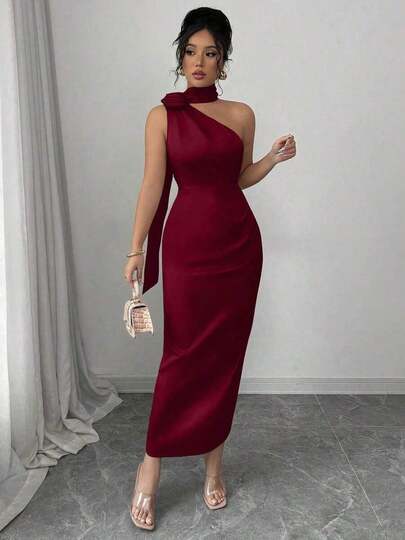 Elegante y sexy vestido ajustado tipo ajustado con hombros oblicuos de satén francés, cuello con flor 3D, cintura con fruncido y volante