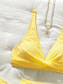 Conjunto de 3 piezas para mujer de verano: Top de punto de jacquard de unicolor con escote cruzado, minifalda de doble capa con lazo al lado, traje de baño - Amarillo - Ver 3