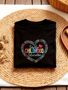 1 Camiseta para Educador de Primaria - Base Negra con Colorido Diseño Educativo de Corazones (Apoyo, Cuidado, Paciencia, Dulzura) - Camiseta de Rayón Suave y Elástica, Adecuada para Maestros, Guarderías y Jardín de Infancia - Estampado Brillante - Negro - Ver 2
