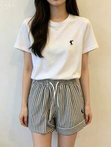 New 2026 Style Set, Only The T-Shirt Is Sold (The Pants Are For Styling Reference Only). Loose-Fitting Printed T-Shirt. A Minimalist And Modern Piece With A Tropical Letter Print, A Must-Have For Relaxed Holiday Style. Perfect For Occasions Like Labor Day And Mexican Independence Day. - 白色 - 查看 3