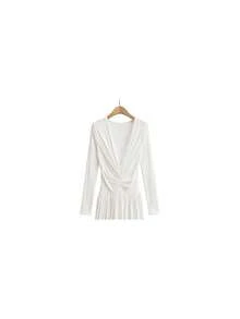 Long Dress With A Combination Of Lace And A V-Neck, Long Sleeves, A Fitted Cut That Stylizes The Figure And Enhances Elegance. - White - View 2