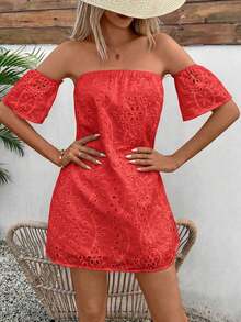 Vestido de verano de unicolor para mujer con hombros abiertos, con patrón bordado calado, mini vestido corto para vacaciones y playa - Rojo - Ver 5