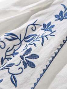 CosyJoli Plus Size Casual Blouse With Puff Sleeves, Embroidery And Front Knot - 藍白 - 查看 5