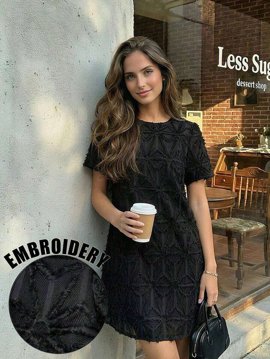 [Beso de ángel] Vestido midi elegante francés para mujer 2026 Verano, nuevo vestido corto de estilo vacacional de cuello redondo con bordado 3D gracioso de alta gama en blanco - Negro - Ver 1